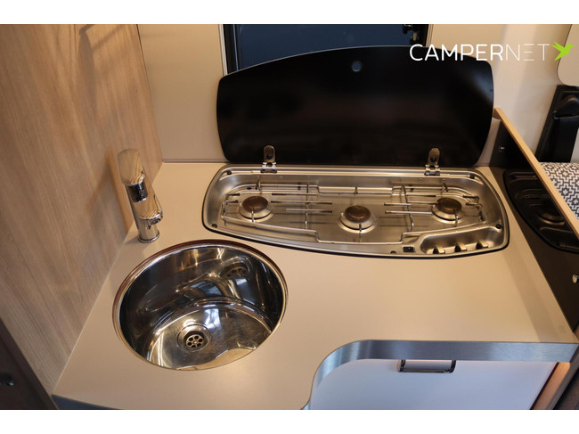 Laika caravans s.p.a. KOSMO 509L 160pk Automaat | Lengtebedden | Gescheiden douche | LPG installatie | Zonnepanelen | Bearlock | Luife foto: 12