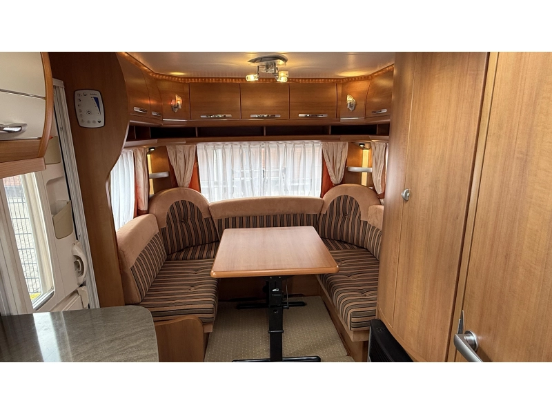 Hobby Excellent 455 UF Querbett Rundsitzgruppe Toilette Foto: 1