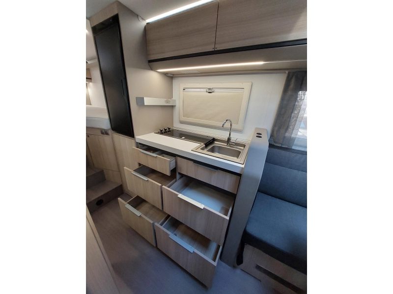 Adria Compact DL Lengtebedden face2face  foto: 11