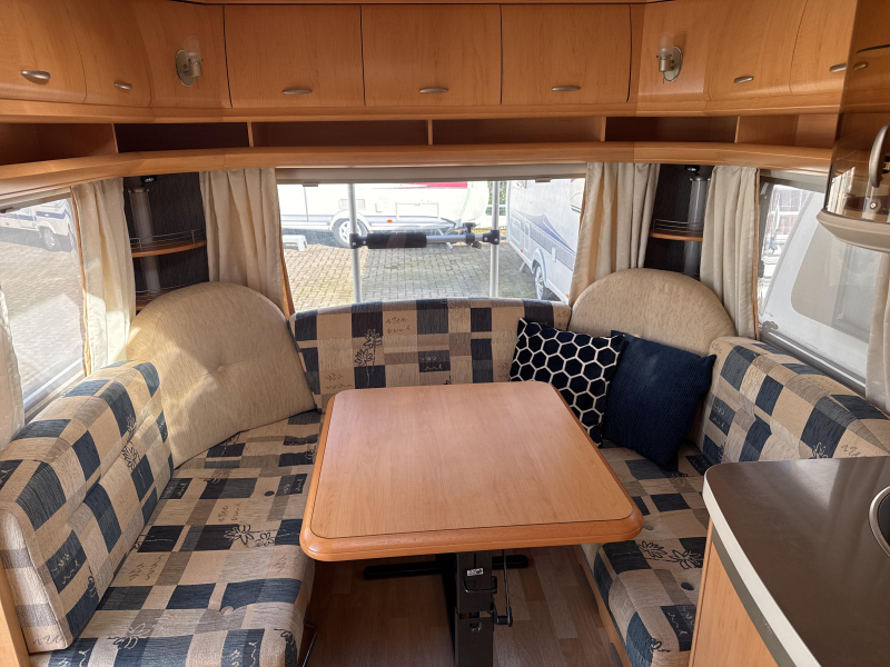 Hobby De Luxe 460 UFE Mover/Voortent/Fietsdr.  foto: 6