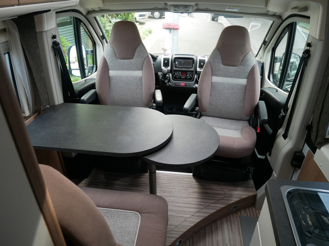 Carthago Malibu Van 640 LE Charming GT, 6.40 Meter Buscamper, Lengtebedden Foto: 8