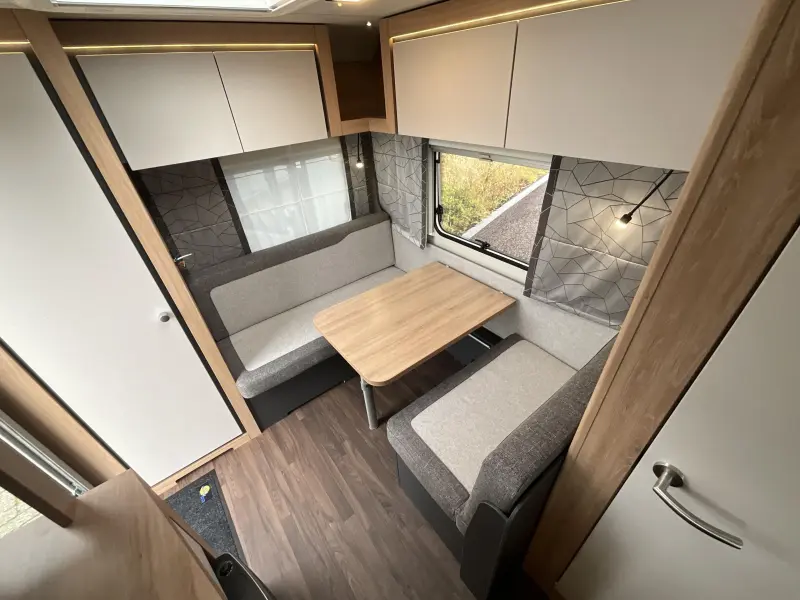 Knaus Sport 420 QD DWARS BED-XL KEUKEN  foto: 3