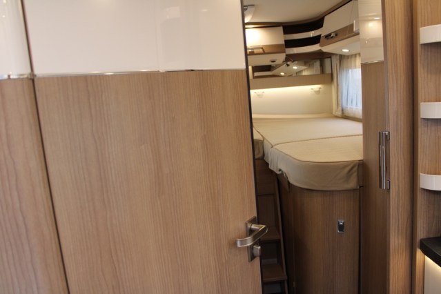Robusto Carthago Integral Malibu I 460 LE Fiat AUTOM&Aacute;TICO 180 CV camas individuales y cama abatible (118 foto: 43