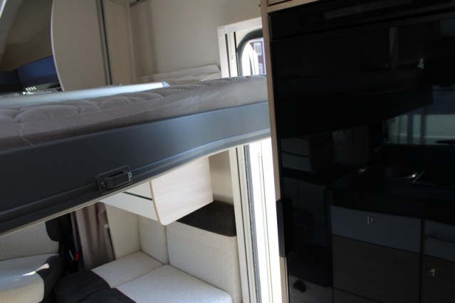 Challenger Graphite Vip Edition T 328 idem Chausson 788 AUTOM&Aacute;TICO Fiat 140 cv equipado con cama Queen y cama abatible 4 pers. (76 foto: 52