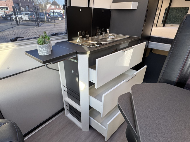 Adria Twin Supreme 640 SGX 180 pk AUTOMAAT 9-Traps Euro6 Fiat Ducato 8 **Lengtebedden in hoogte verstelbaar/4 zitplaatsen/2x Lithium/2 foto: 12