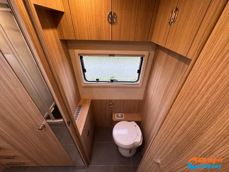 Niesmann+Bischoff Flair 650 B Lengte bedden/ Vol opties  foto: 5