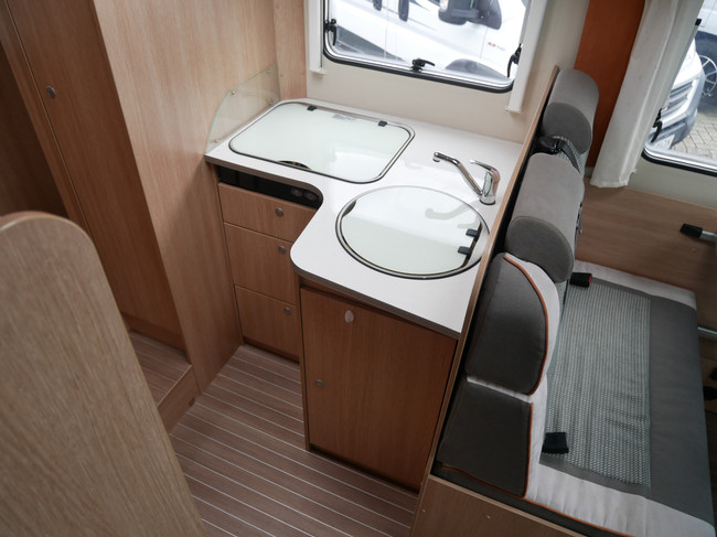 CAPRON Orangecamp T700, Distribuci&oacute;n espaciosa, Cama transversal, Garaje XL foto: 11