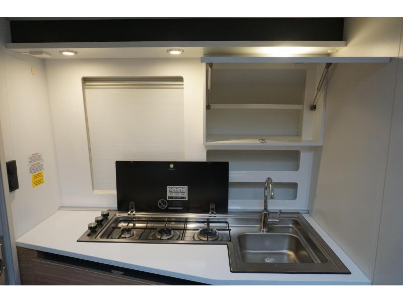 Adria Action 391 LH NU MET € 2700,00 korting  foto: 8