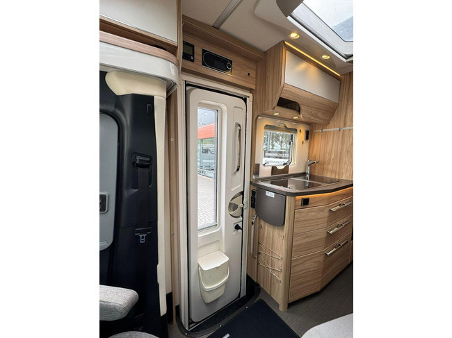 Hymer MLT 580 V6 190HP Single Beds Led 2 Solar Panels photo: 19