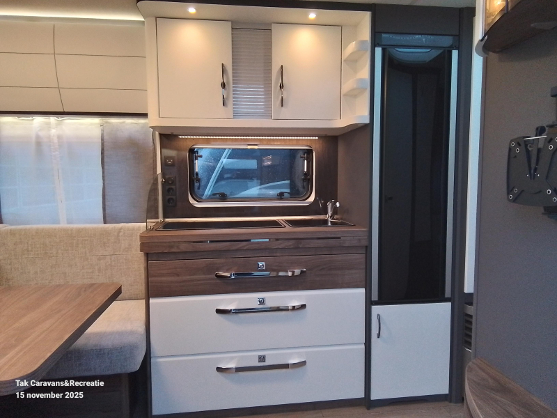 Hobby Excellent Edition 540 UFF con cama queen foto: 4