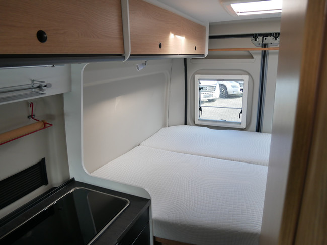 Sunlight Cliff 600 XV, Autom&aacute;tico de 9 velocidades, Camper de 6 metros, Cama transversal foto: 16