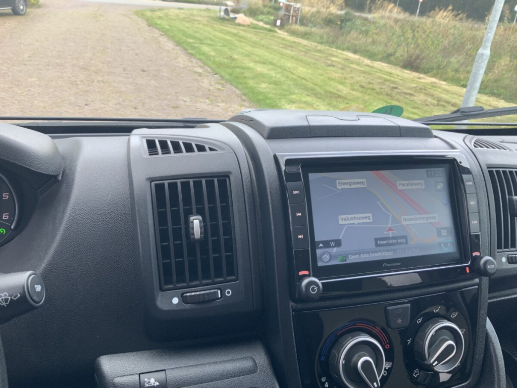 Knaus Boxstar Buscamper AUTOMAAT Dwars-bed, Motor-airco, Draaistoelen, Fietsendrager Busbiker, Bj.2017 Camper centrum on the road Marum foto: 18