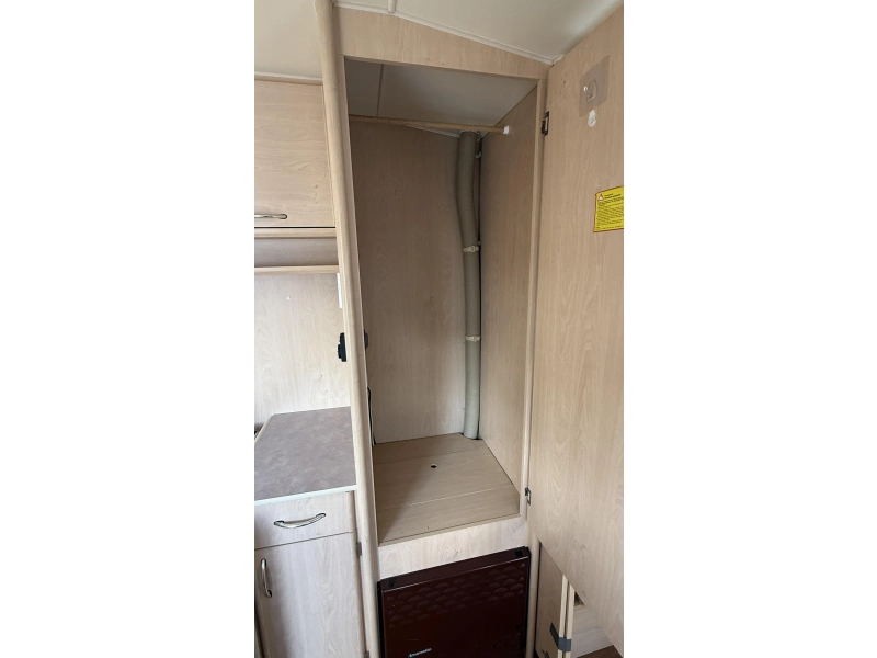 Beyerland Sprinter 430 TM 2x zitgroep vast toilet  foto: 5