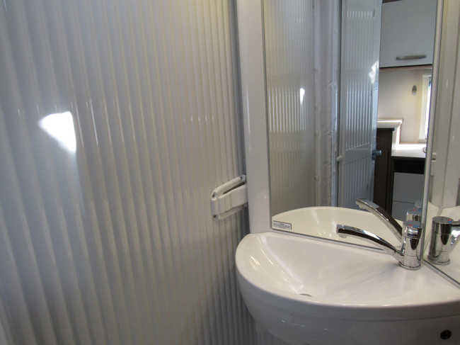 Hymer Carado V339 Europa Edition Zwart Queensbed 15dkm 2022 foto: 18