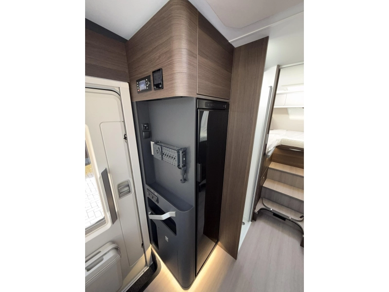 Adria Coral Supreme 670 DL - 180 PK photo : 13