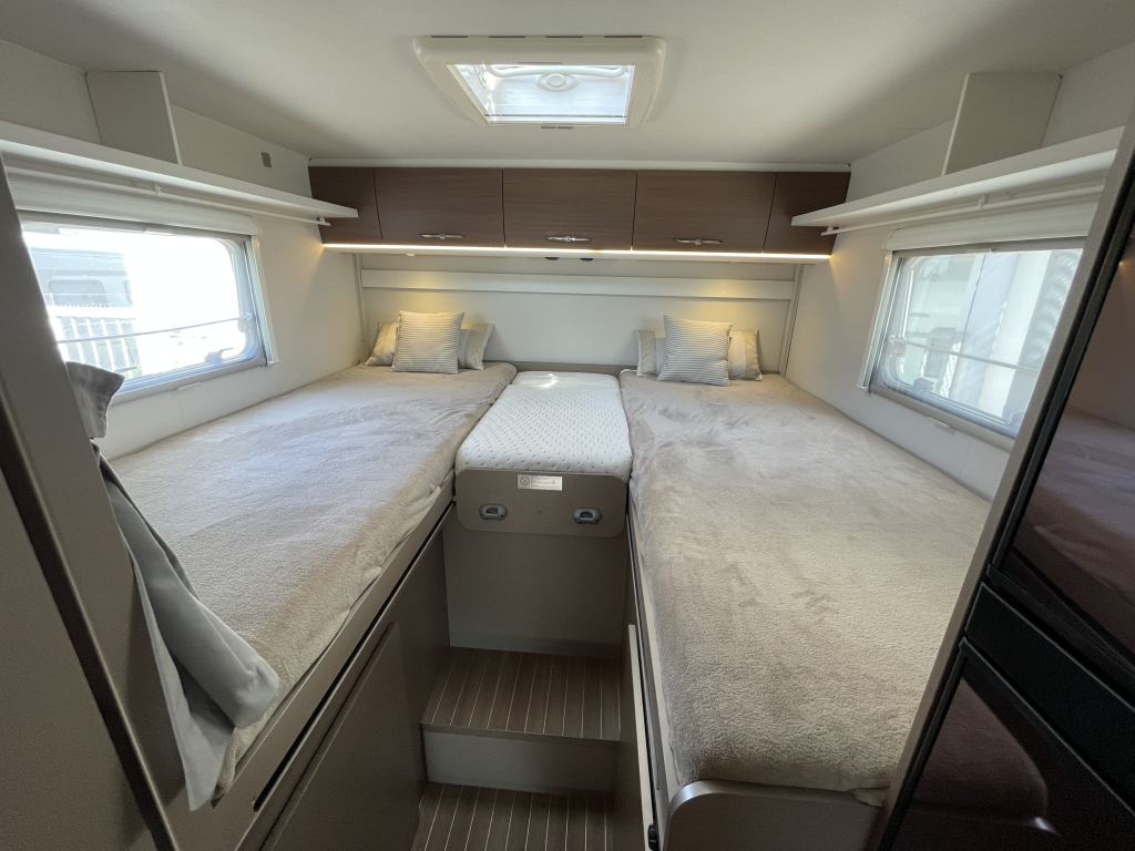 Hymer Etrusco T7300 SB ENKELE BEDDEN + HEFBED FIETSENDRAGER LIFT foto: 2