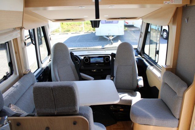 Hymer B MC I 680 equipado con potente Mercedes 9 G Tronic 170 CV AUTOM&Aacute;TICO camas individuales + cama abatible (56 foto: 31