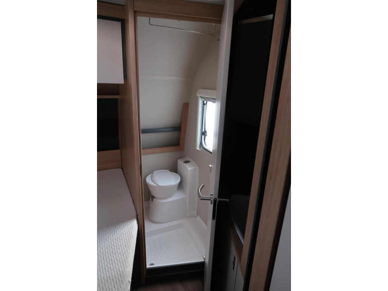 Knaus Sport 450 FU ZGAN, 5 MAANDEN OUD  foto: 12