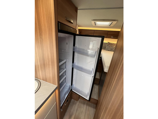 Weinsberg 600 MEG Pepper Edition 165PK Enkele Bedden Luifel Zonnepaneel Omvormer foto: 13