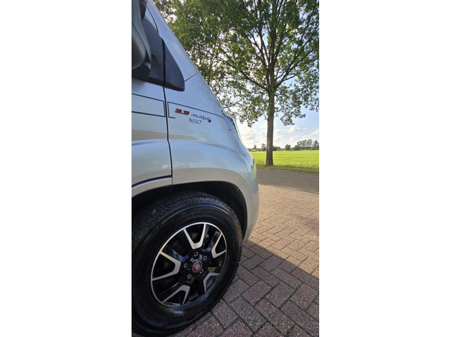 Hymer Yosemite 600 * AUTOMATIK * Längsbetten * Hubdach Foto: 9