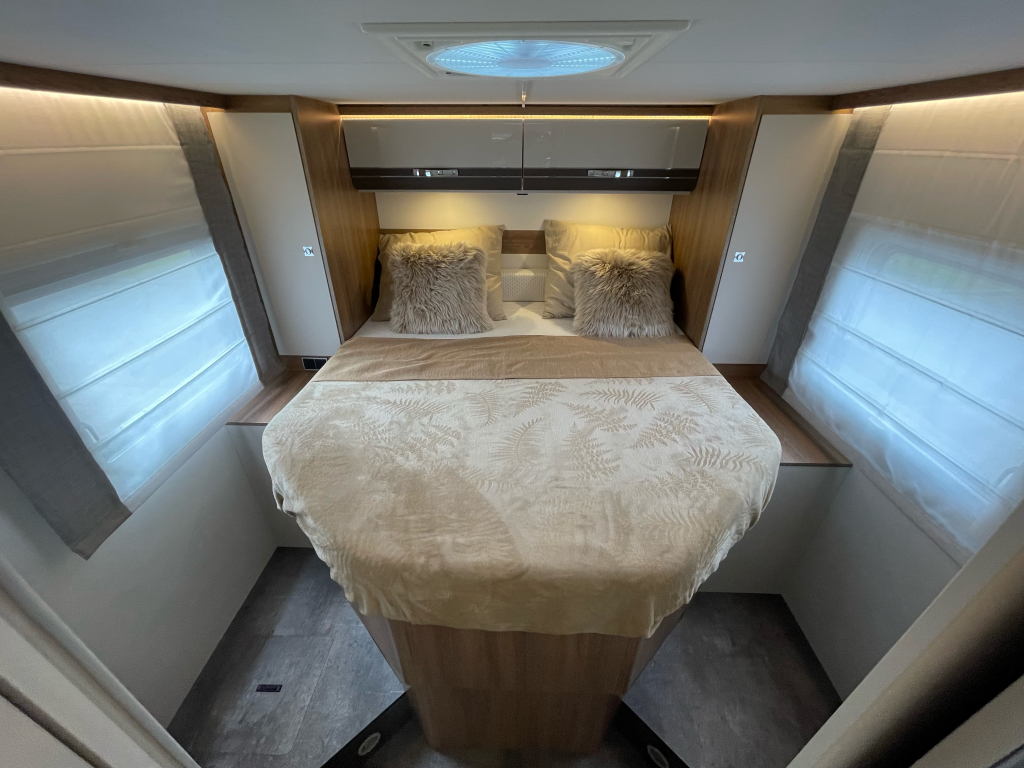 Dethleffs TREND 7057 CAMA QUEEN AUTOM&Aacute;TICA HORNO BEARLOCK foto: 2