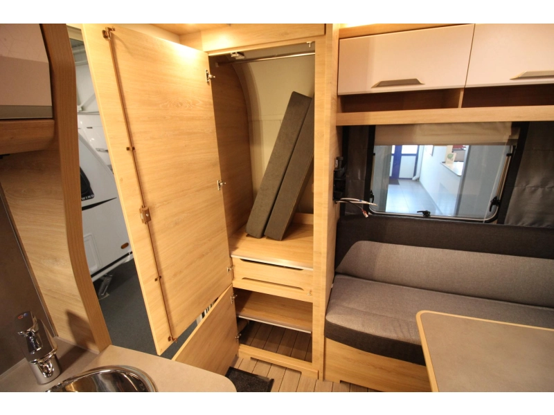 Knaus Sudwind Black Selection 420 QD Dwarsbed & Hoge koelkast!  foto: 18