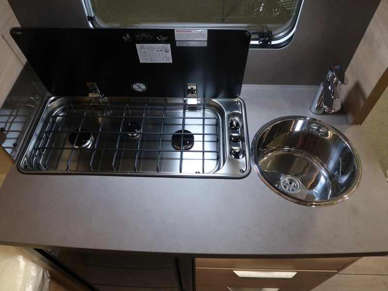 Knaus Sudwind Black Selection 460 EU ENKELE BEDDEN  foto: 12