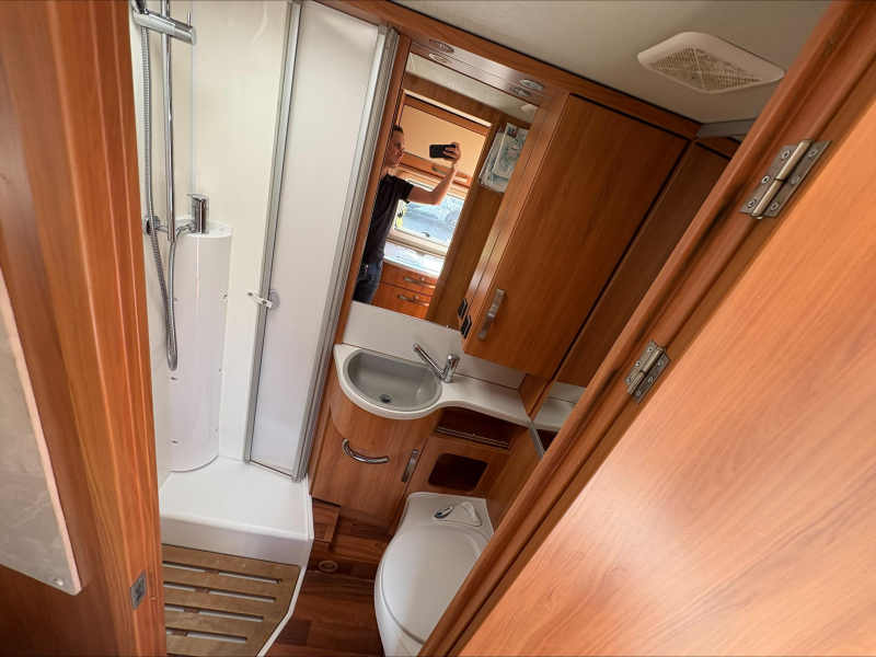 Hymer Exis-i 678 zeer compleet  foto: 8