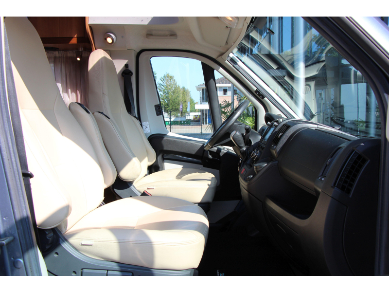 Hymer T 674 Enkele bedden - 2x airco  foto: 13