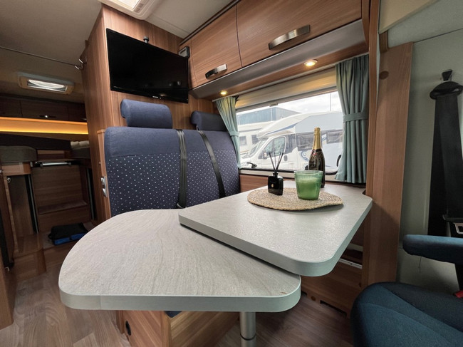 Weinsberg Caracompact R57 Airco Cruise Einzelbetten Solarpanel 64.416km Foto: 14