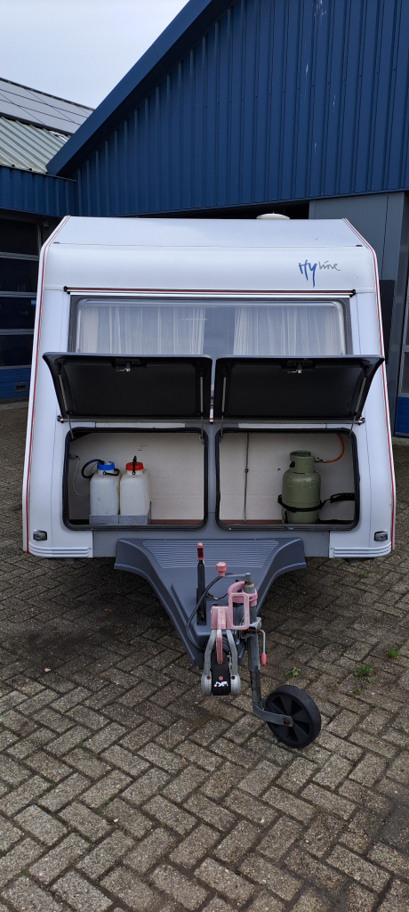 KIP Hy-line, met voortent, luifel en MOVER! foto: 19