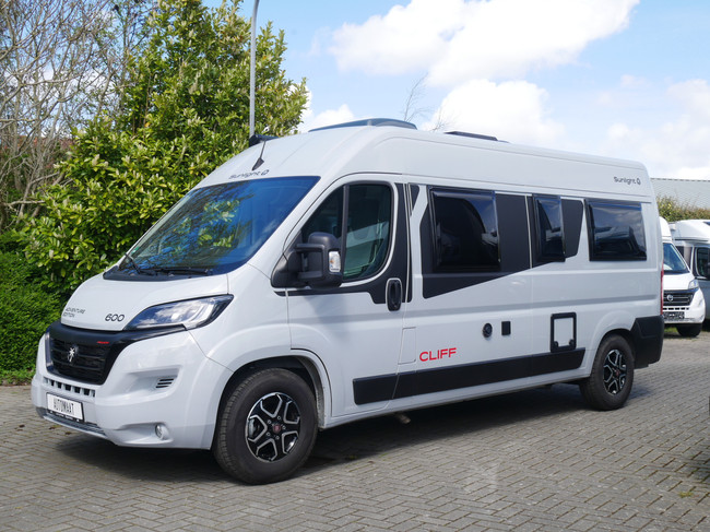 Sunlight Cliff 600 XV, Autom&aacute;tico de 9 velocidades, Autocaravana de 6 metros, Cama transversal foto: 2
