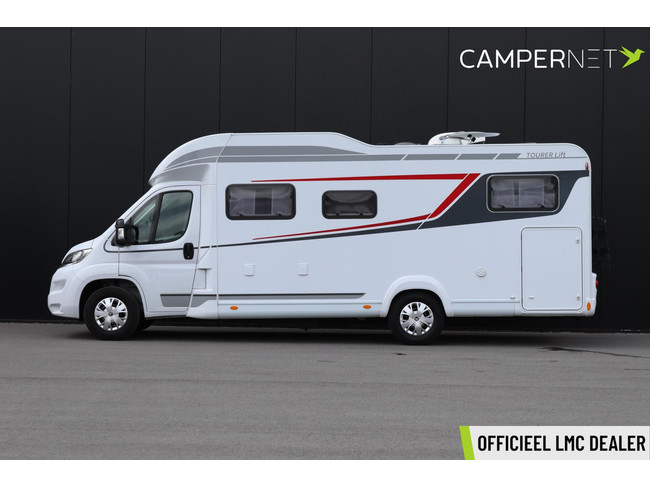 LMC Tourer Lift 730 165PK | Lengtebedden | Gescheiden douche | Hefbed | Fietsendrager | Zonnepaneel | Bearlock | Dakairco | Luifel | foto: 2