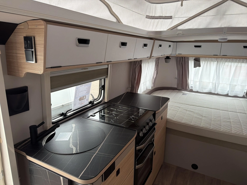 Eriba Touring 630 Urban Hampton Zilver  foto: 5