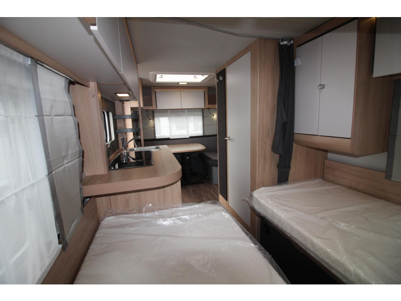 Knaus Sport 460 EU Camas individuales y techo de GFK! foto: 9