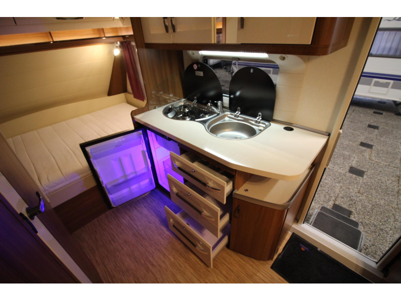 Hobby Excellent 455 UF Thule 6300 Airco Voortent  foto: 10