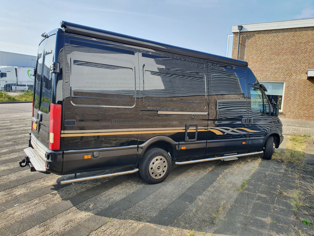 Camping-car Peugeot Boxer 2.0 BlueHDI L3 Bus / Camping-car très complet avec panneaux solaires, cuisine complète et garantie BOVAG complète de 12 mois