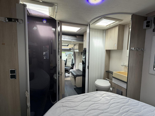 Challenger 398 XLB Queensbed Hefbed Zonnepaneel Luifel Bearlock photo: 21