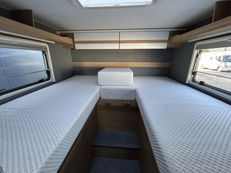 Dethleffs Just 90 T 6812 EB Lit relevable + Climatisation photo: 11