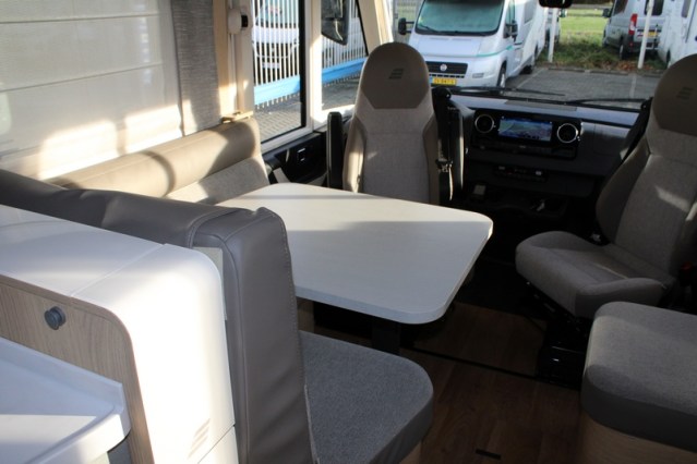 Volledig luchtgeveerde Hymer B ML I 780 9 G Tronic Automaat 170 pk Mercedes 417 CDI (53  foto: 27