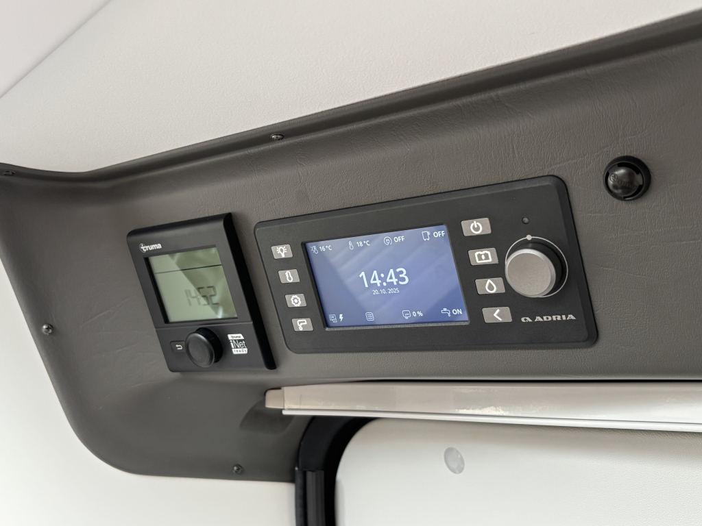 Adria Twin Supreme 640 SLB ENKELE BEDDEN FIAT 8 TREKHAAK foto: 20