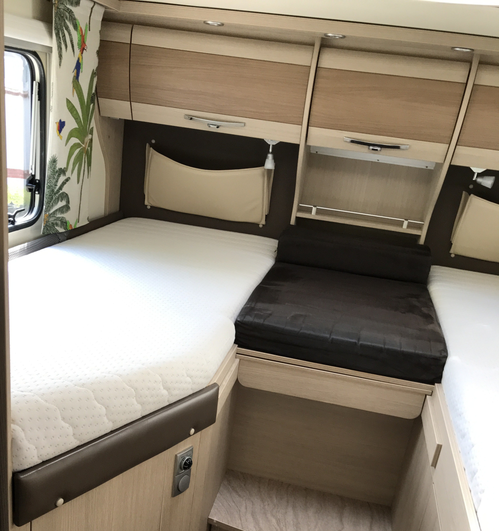 Bürstner Viseo i 690 # level systeem # Enkele bedden & Hefbed # foto: 16