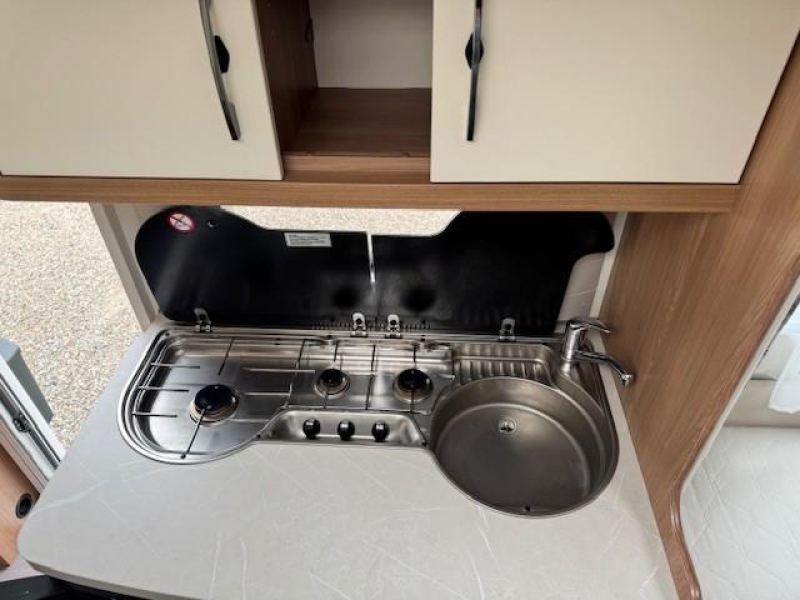 Hobby De Luxe 460 LU Enkele Bedden mover luife  foto: 11