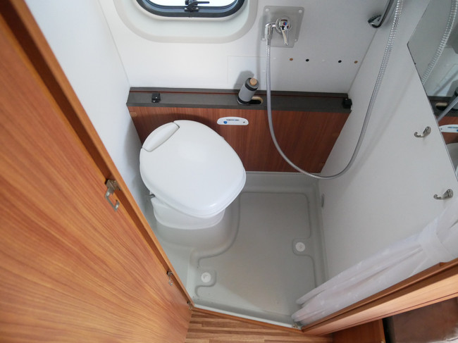 Adria Twin 640 SL, Lengtebedden, Maxi Chasis, Construct slot foto: 15