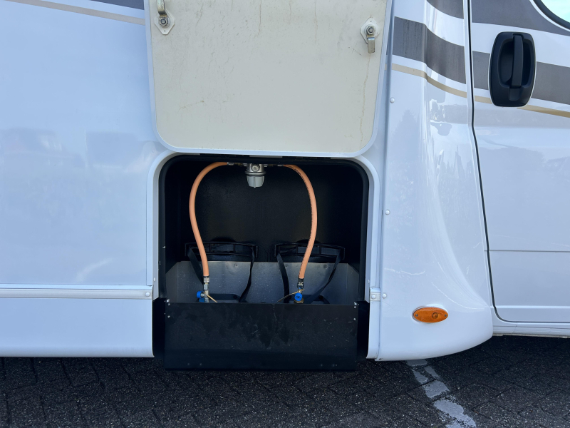 Hymer Carado ENKELE BEDDEN + HEFBED  foto: 21