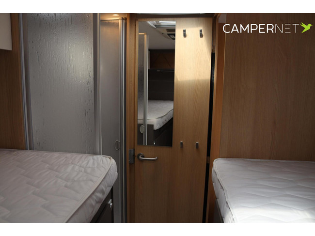 LMC Tourer Lift 730 165PK | Lengtebedden | Gescheiden douche | Hefbed | Fietsendrager | Zonnepaneel | Bearlock | Dakairco | Luifel | foto: 19