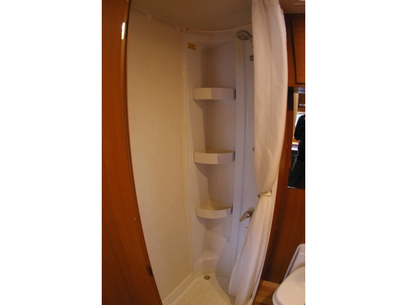 Elnagh Baron 47 D Dwars stapelbed, 2x airco  foto: 12