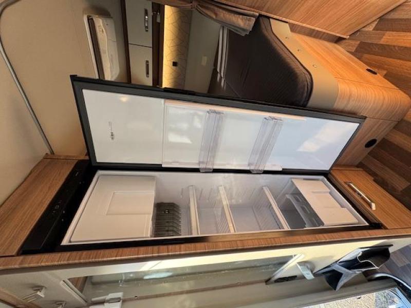 Weinsberg CaraCore 650 MF Klimaanlage, 180 PS, 5 Personen Foto: 21