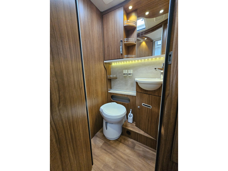 Hymer B678 Premium Line enkele bedde  foto: 9
