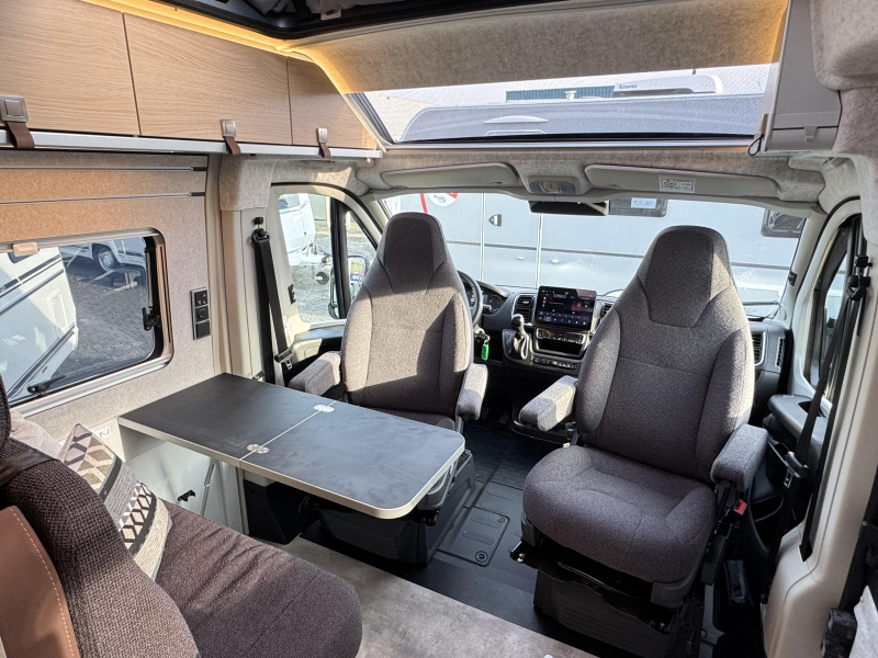 Hymer Yellowstone 640 -- Automaat - 4pers --  foto: 7